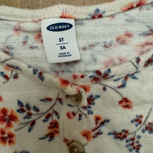 COPY - Old Navy Girls Flowered Knit Top 3T - Picture 2 of 2